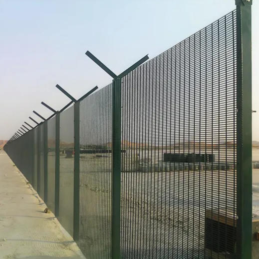 Security Fencing for Airport Perime...